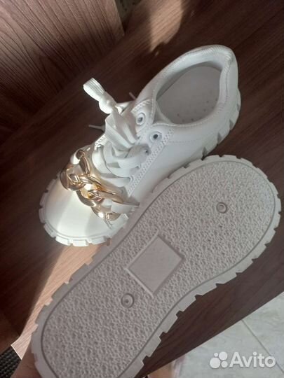 Кроссовки новые