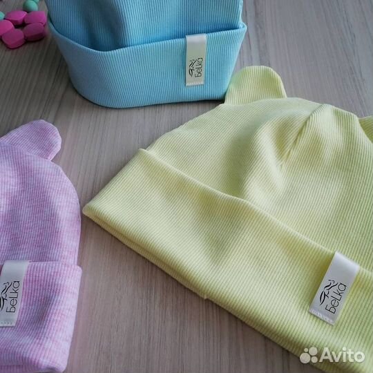 Новая трикотажная шапочка с ушками