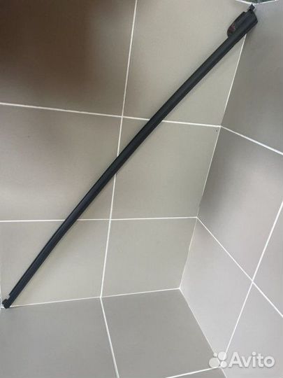 Накладка стекла задняя левая Skoda Rapid 2