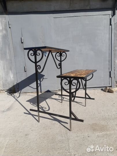 Стол и лавка на кладбище