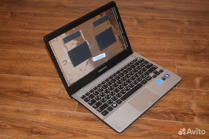 Samsung NP305U1A корпус