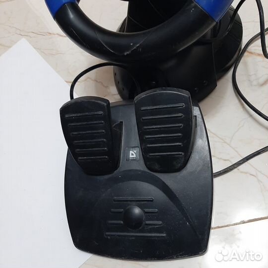 Игровой руль с педалями