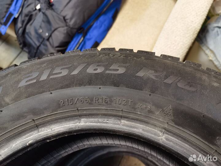 Pirelli Ice Zero 215/65 R16 T