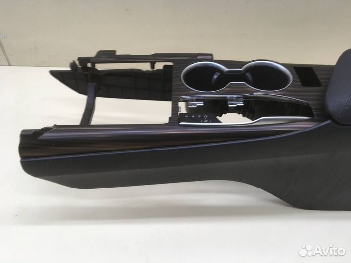 Консоль Toyota Camry