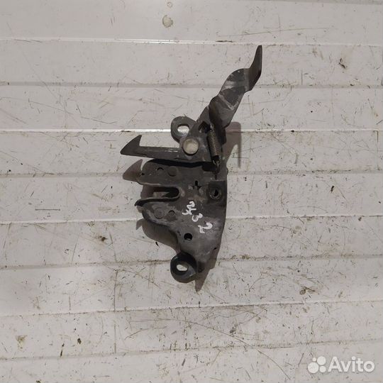 Замок капота передний Nissan Cefiro 32 седан 2