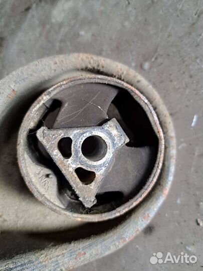 Подушка двигателя задняя Mazda 3