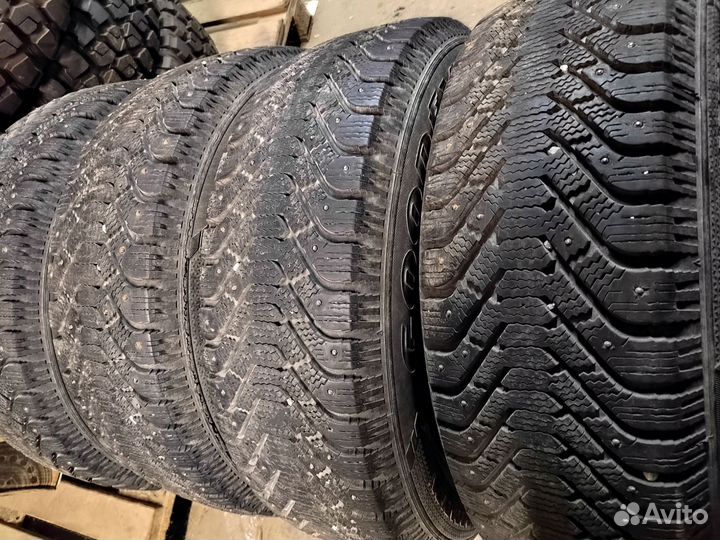 Goodyear UltraGrip 500 225/65 R17 102T