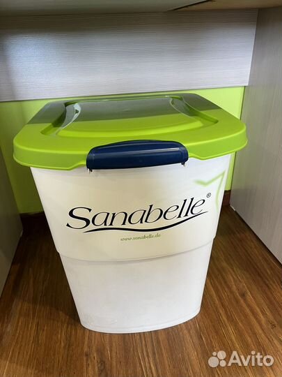 Контейнер для хранения корма