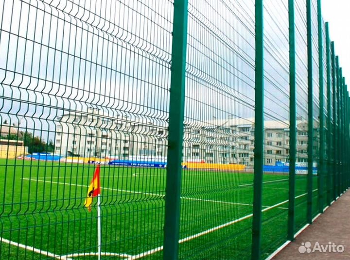 Забор из 3D сетки коричневой спорт площадка