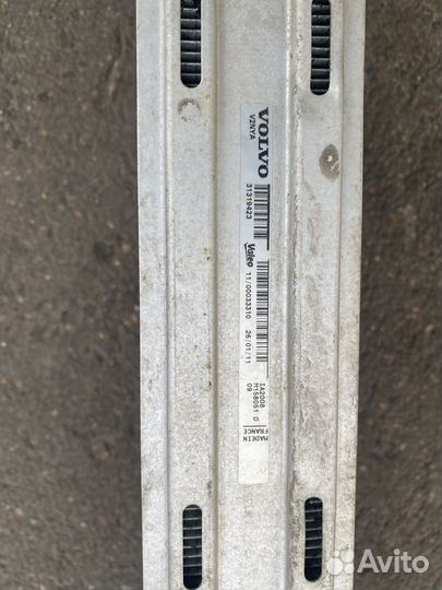 Радиатор интеркулера Volvo S60 FS90 31319423