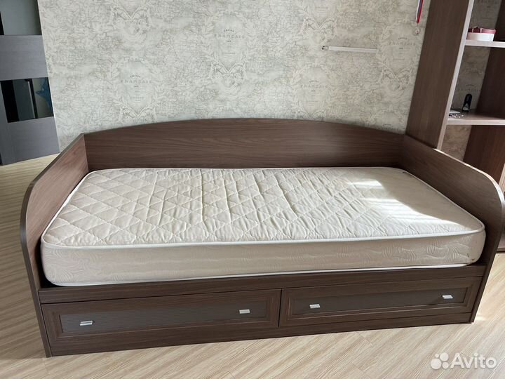 Кровать с матрасом