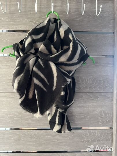Женский теплый шарф