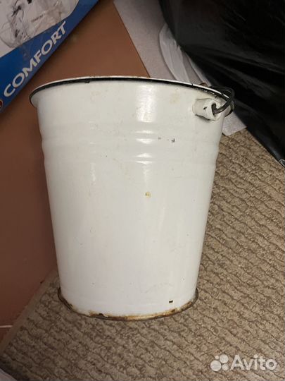 Эмалированное ведро с крышкой