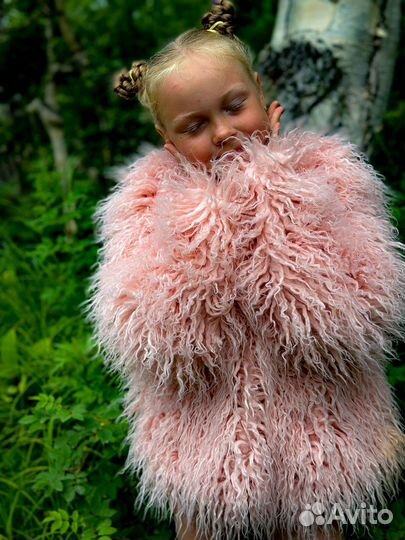 Розовая шуба с искственным мехом
