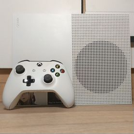 Xbox one s 1tb с геймпадом и 46 играми