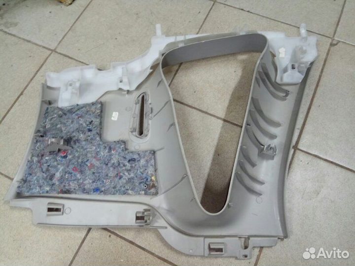 Обшивка стойки прав. зад. Renault Scenic 2