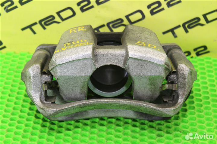 Суппорт тормозной передний правый Honda Vezel RU4