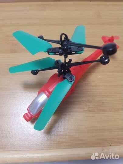Игрушка вертолёт