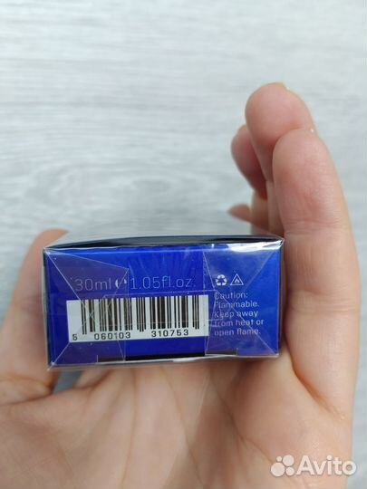 Escentric Molecules Molecule 01 + Iris