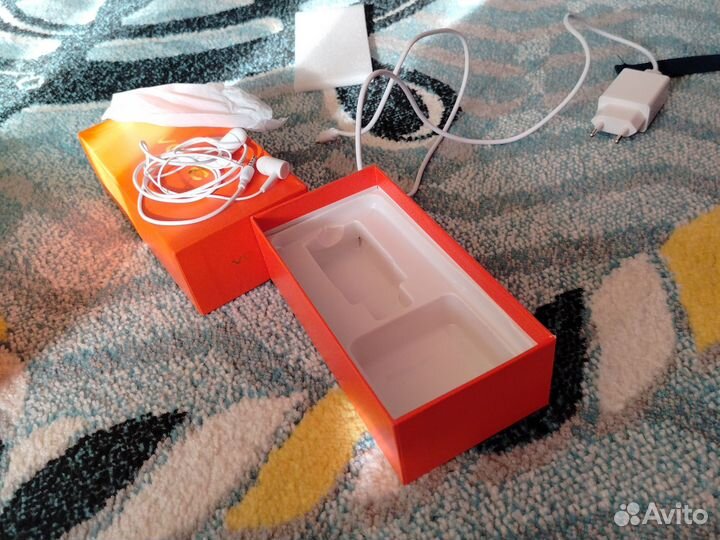 Телефон нови не использовал 16г512г