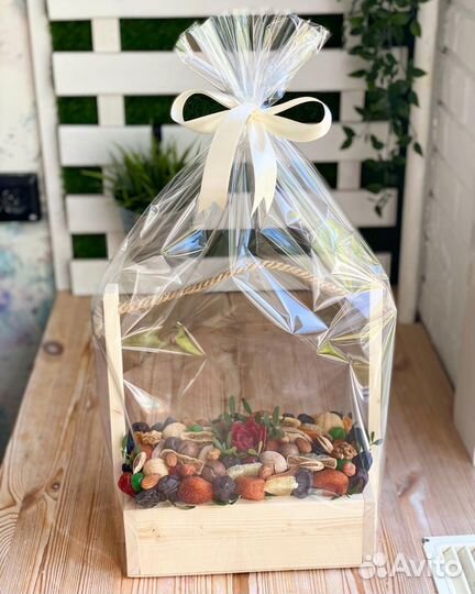 Деревянный ящик кашпо