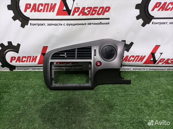 Рамка магнитолы Honda Stream 2012 RN6 R18A