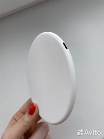 Беспроводное зарядное устройство Apple