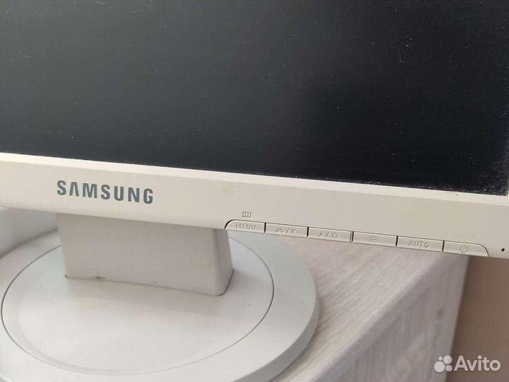 Монитор Samsung