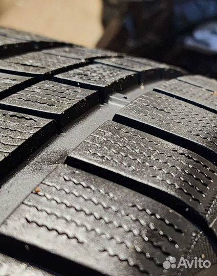 Triangle Snowlink PL02 255/40 R20 101W