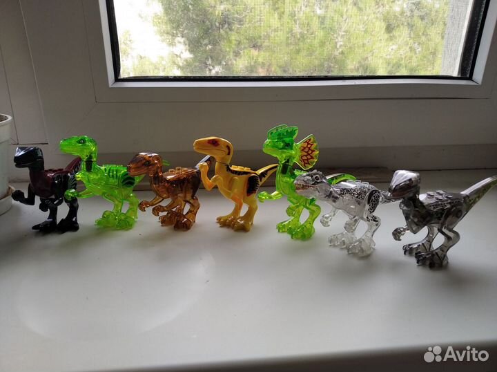 Фигурки динозавров