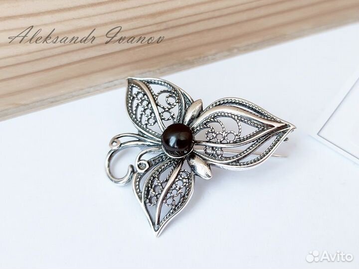 Брошь. Серебрение, скань, жемчуг. Новая