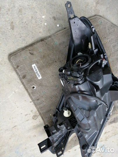 Фара передняя правая Nissan Note E12