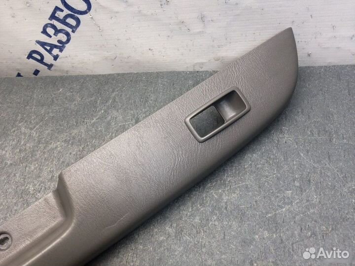 Накладка обшивки передняя левая Nissan Cube