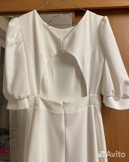 Нарядное платье с открытой спиной р.44