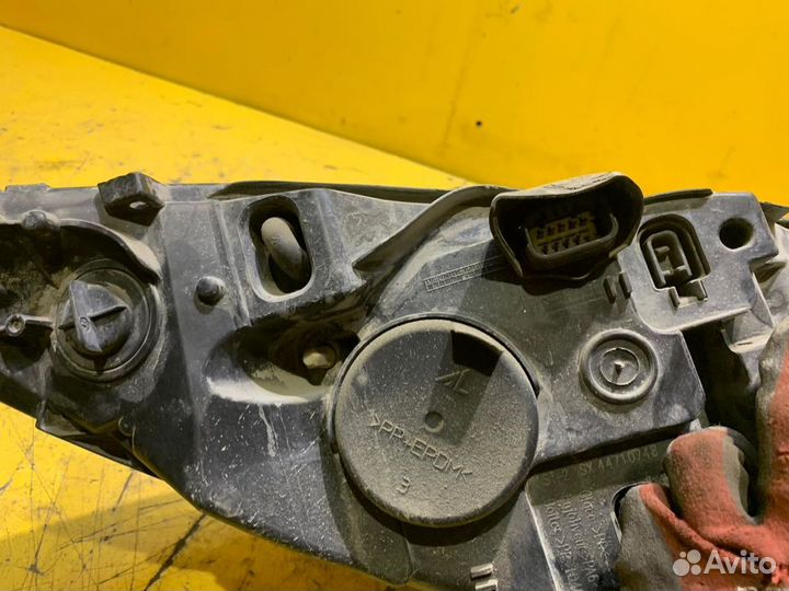 Фара левая Peugeot 308 2007-2011