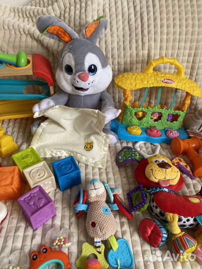Большой пакет фирменных игрушек