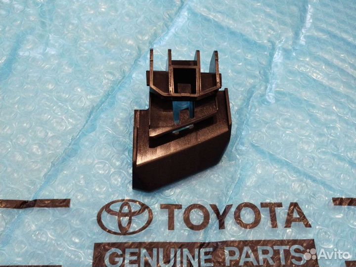 Кронштейн фонаря Хайлендер 2010-2013 правый