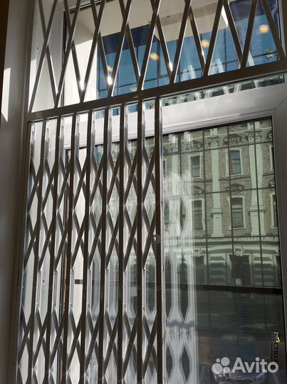 Решетка металлическая раздвижная