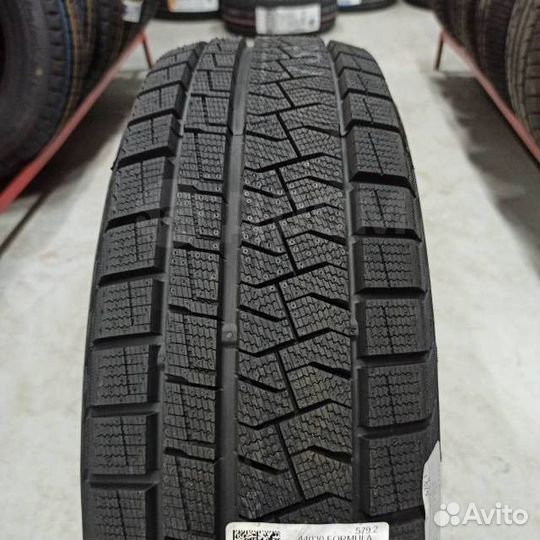 Pirelli Formula Ice FR 215/60 R16 99T