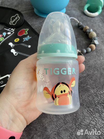 Посуда для малыша (бутылочка, пустышка, тарелка)