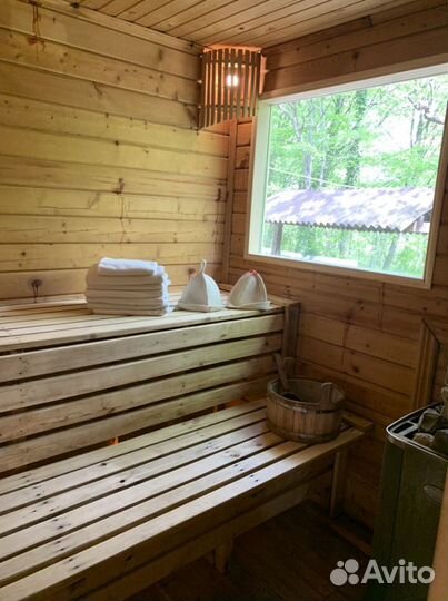 Сауна-баня с банным чаном, с горячим спа-бассейном