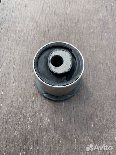 Сайлентблок рычага нижнний Audi Q7,VW Touareg