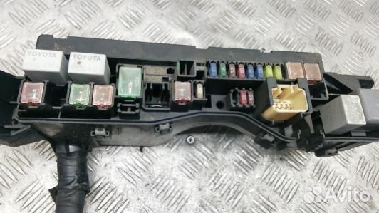 Блок предохранителей toyota corolla verso 2 (HBR15