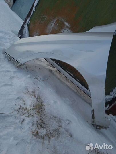 Крыло переднее левое