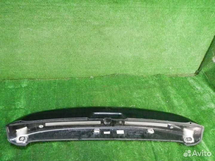 Спойлер крышки багажника Toyota Land Cruiser 200