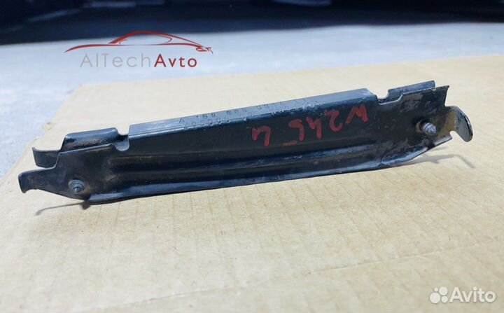 Кронштейн переднего бампера левый Mercedes W245