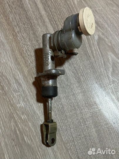 Главный цилиндр сцепления Mitsubishi Galant E32A