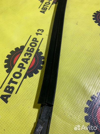 Уплотнитель стекла задний правый Kia Sportage 4 QL