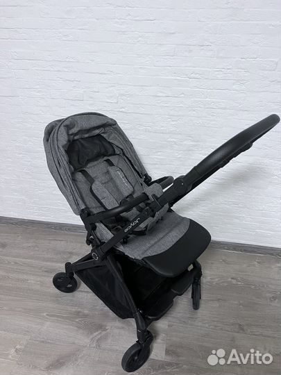 Прогулочная коляска с перекидной ручкой