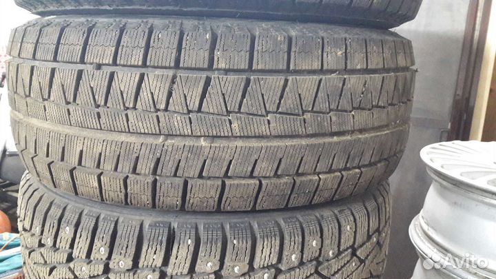 Bridgestone Blizzak Revo GZ 215/55 R16